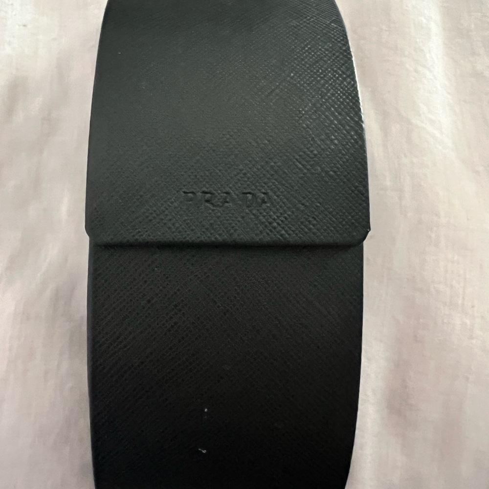Prada sunglasses like new. Comes with case, box, eyeglass cloth and cary case. - Picture 8 of 9